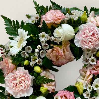 Peach and White Mixed Wreath